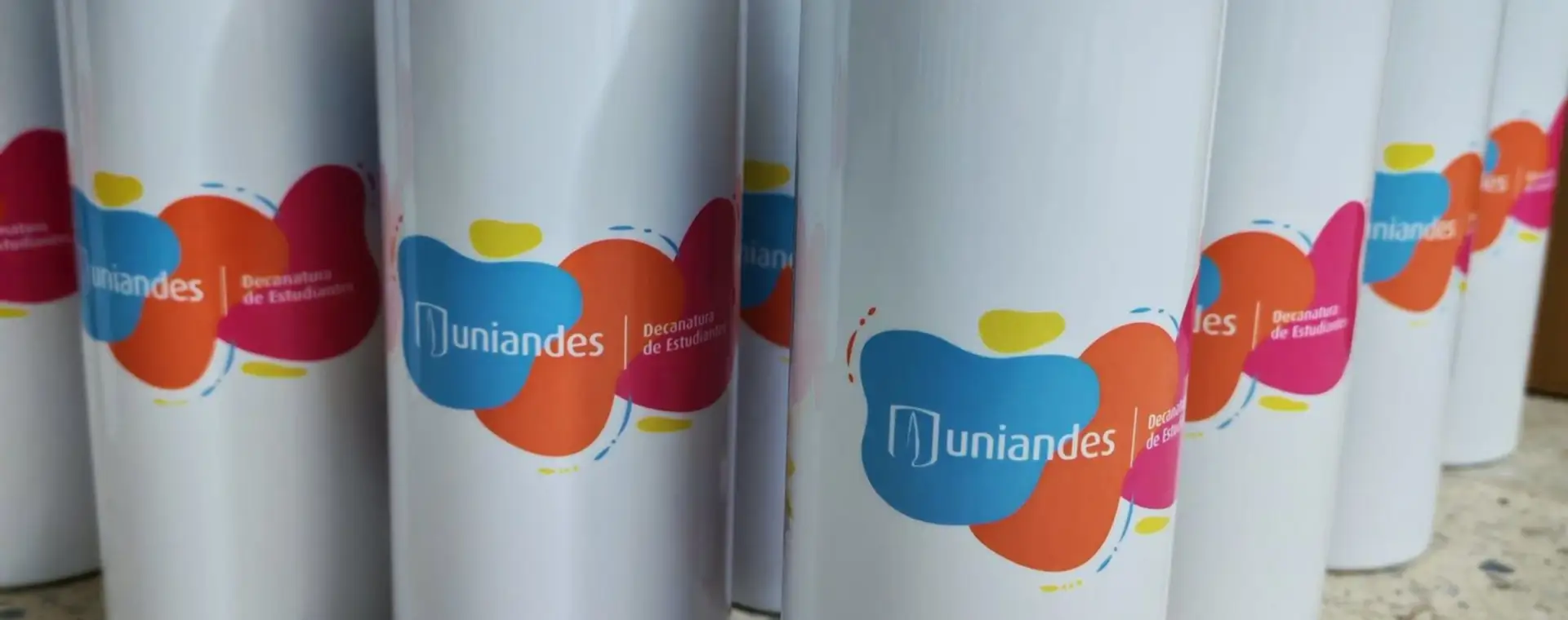 Botellas deportivas blancas personalizadas con logo a todo color