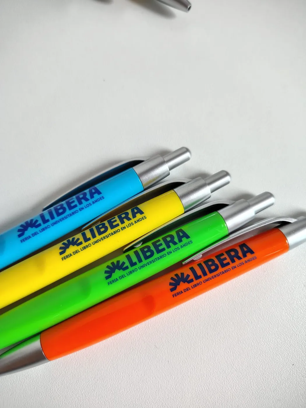Bolígrafos de colores personalizados para una feria